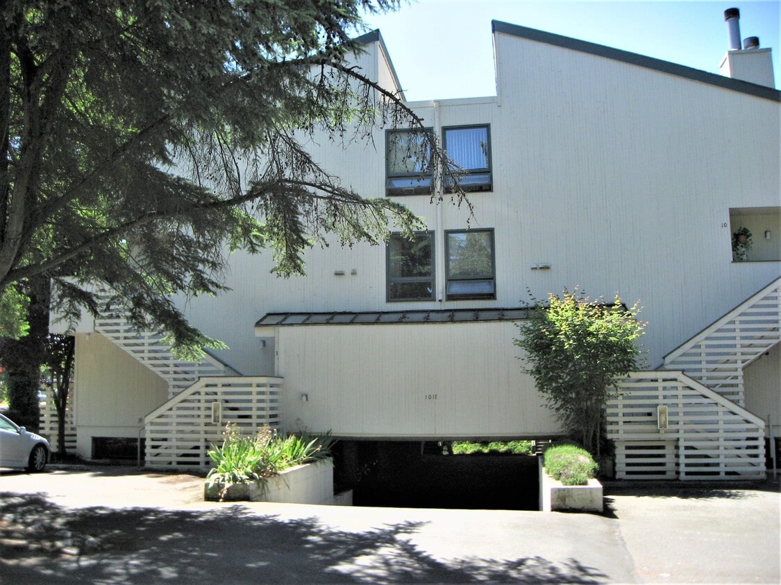 1017 156th Ave NE 2 Bellevue, WA 98007 2... Condo for Rent in