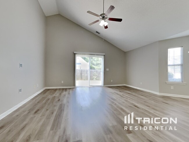Building Photo - 819 Chablis Dr
