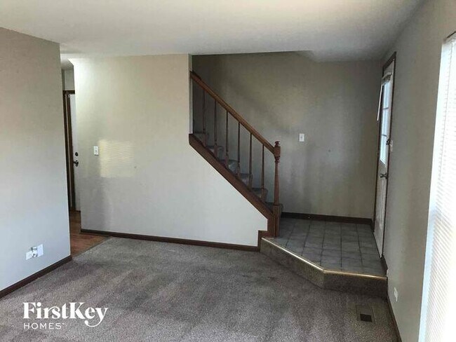 Building Photo - 2017 Willow Ridge Dr
