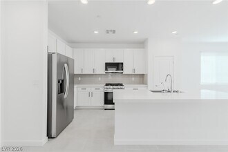 Building Photo - 873 Camargo St
