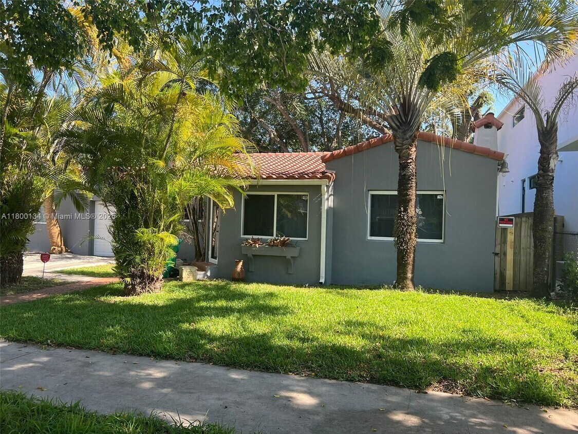 Foto principal - 644 NE 82nd Terrace
