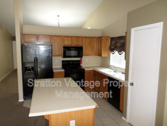 Building Photo - 2341 E Derringer Way