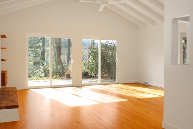 Foto del edificio - 21 Woodbury Rd