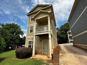 Building Photo - 149 Strickland Ave