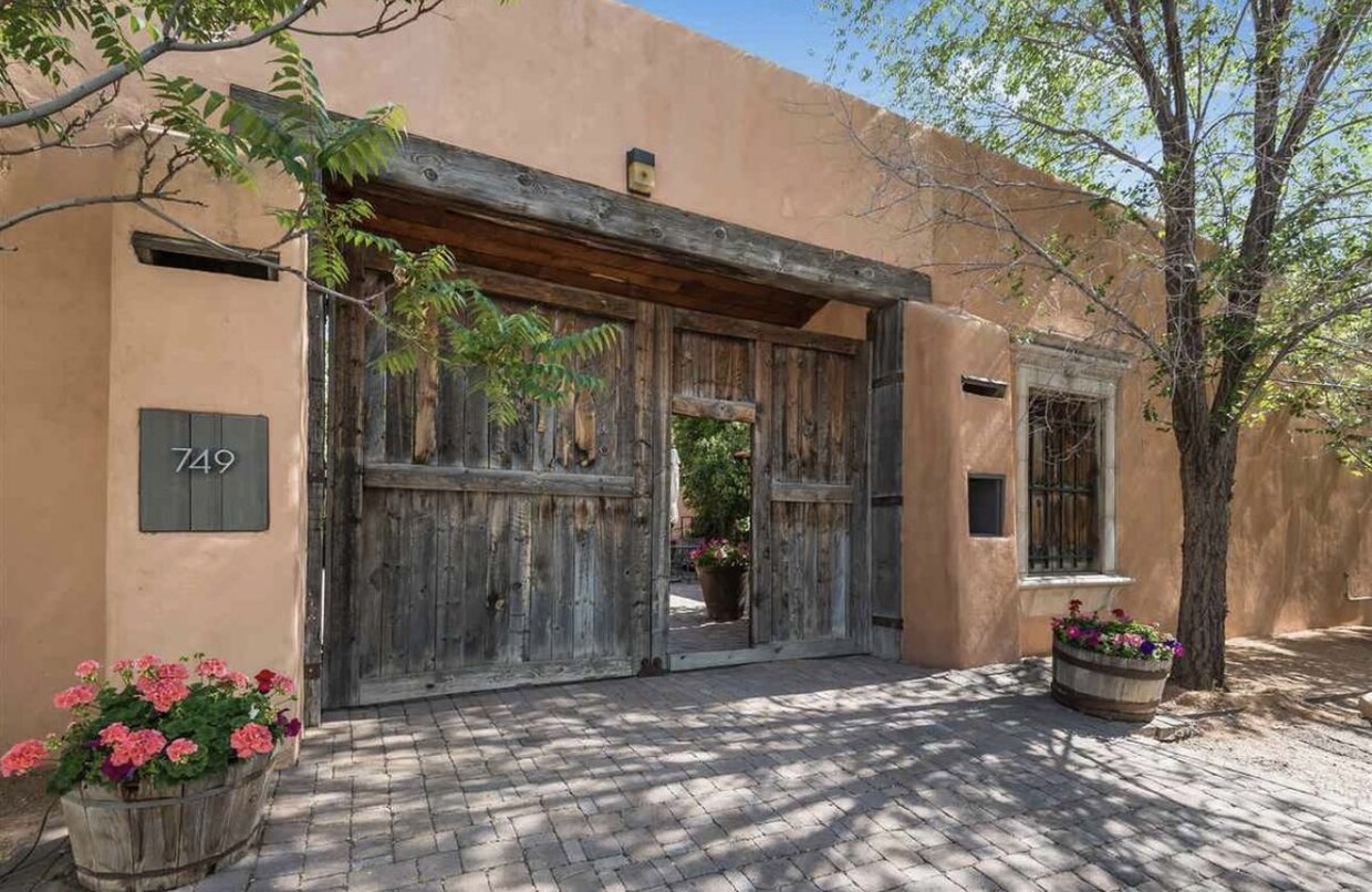 Primary Photo - 749 Alto St