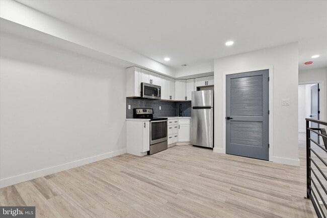 Building Photo - 944 W Lycoming St