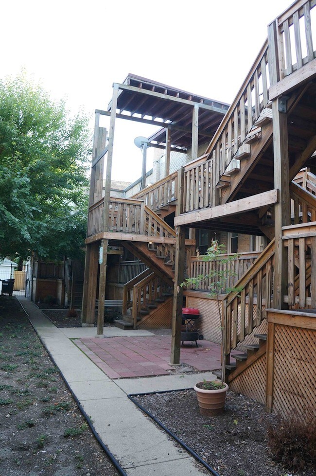 Foto del edificio - 5351 N Damen Ave