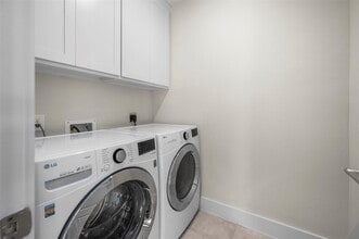 Building Photo - 2651 Fountain Key Blvd