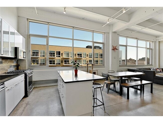 Building Photo - 700 N Washington Ave