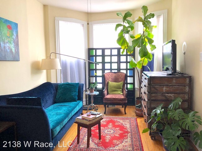 Foto del edificio - 2138 W Race Ave