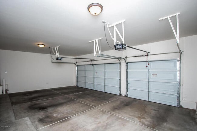 Foto del edificio - This home has everything that you are looking for!