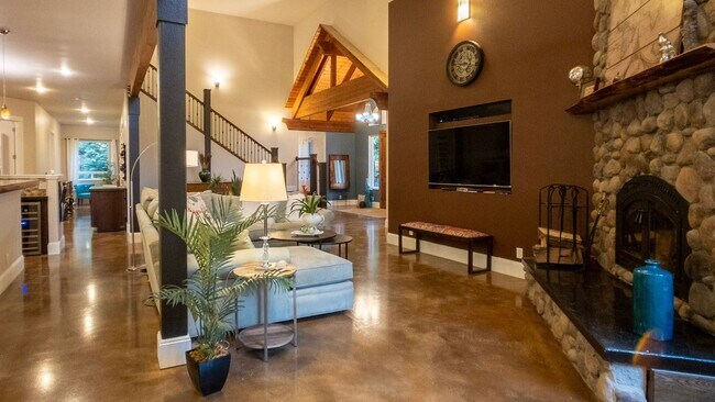 Foto del edificio - Stunning one of a kind custom Poulsbo home!
