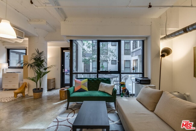 Foto del edificio - 1100 S Grand Ave