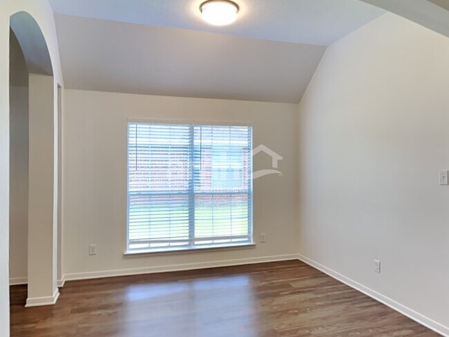 Building Photo - 802 Cherry Blossom Dr