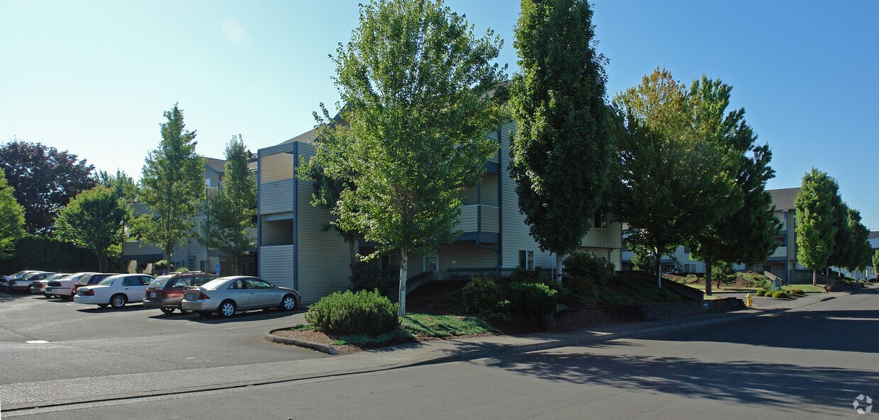 Foto del edificio - Camelot East Apartments