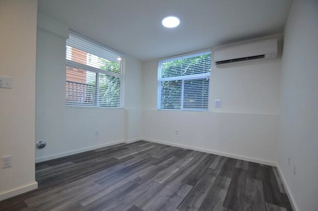 Building Photo - Beautiful 8-bedroom House in Seattle near ...