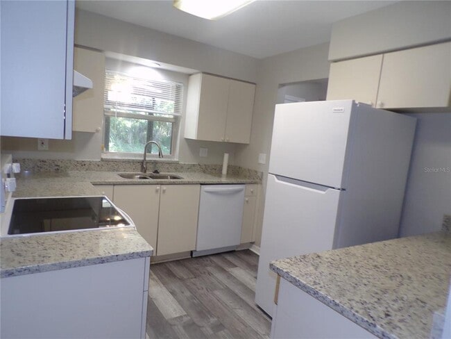 Building Photo - 1088 Melville Rd