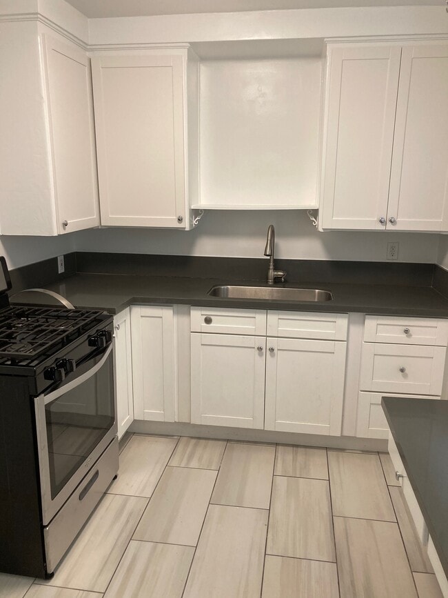 Kitchen - 10662 Wilkins Ave