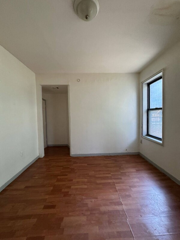 Foto del edificio - 47 Milford Ave