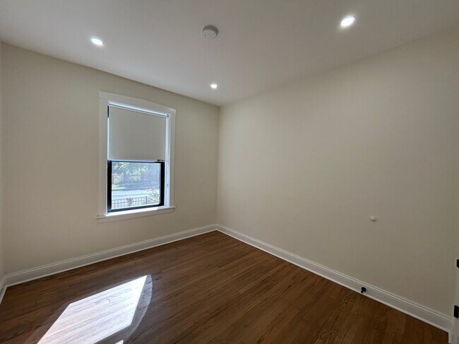 Foto del edificio - 4636 N Hamilton Ave