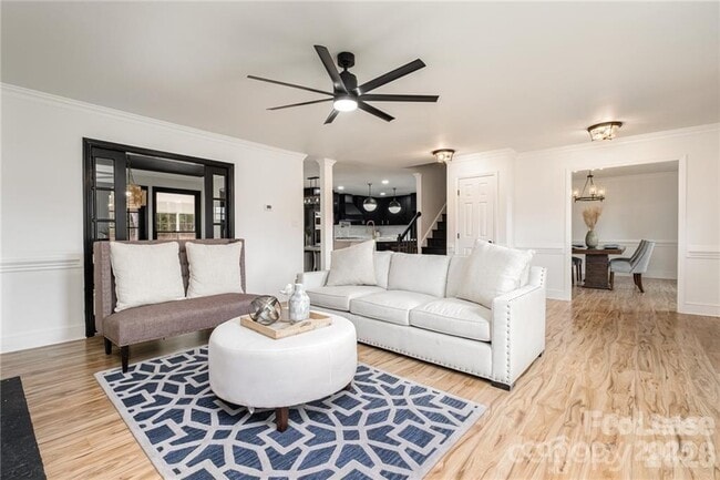 Foto del edificio - 8823 Dartmoor Pl