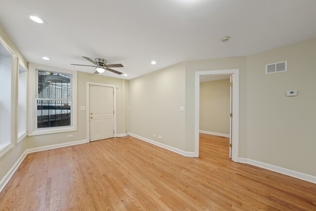Building Photo - 1548 N Honore St