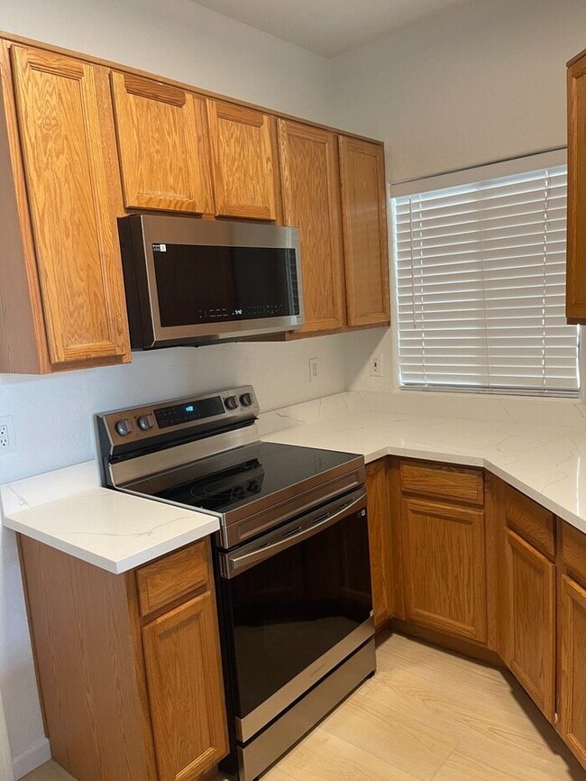 Foto del edificio - Clean Townhome in Great Location