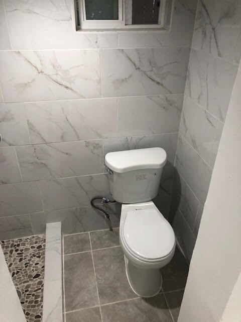 Baño - 4042 Delta St