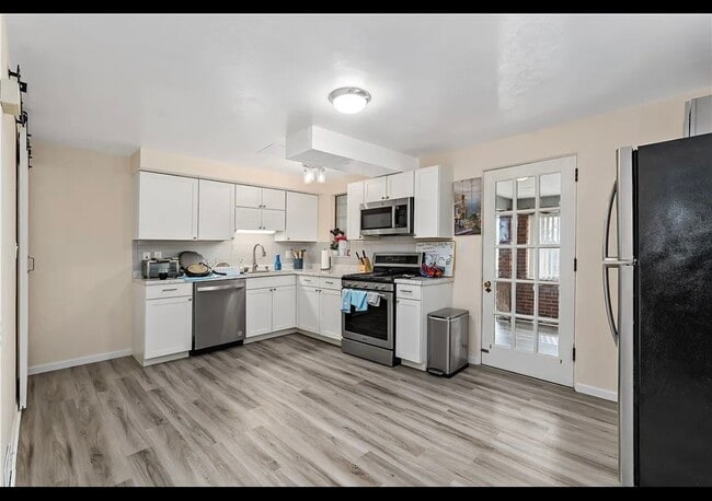 Kitchen - 932 Lebanon Ave