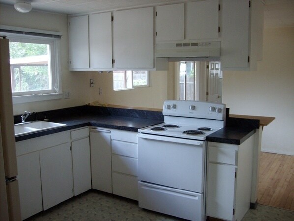 Foto del edificio - Large house in SW Eugene with forced air h...