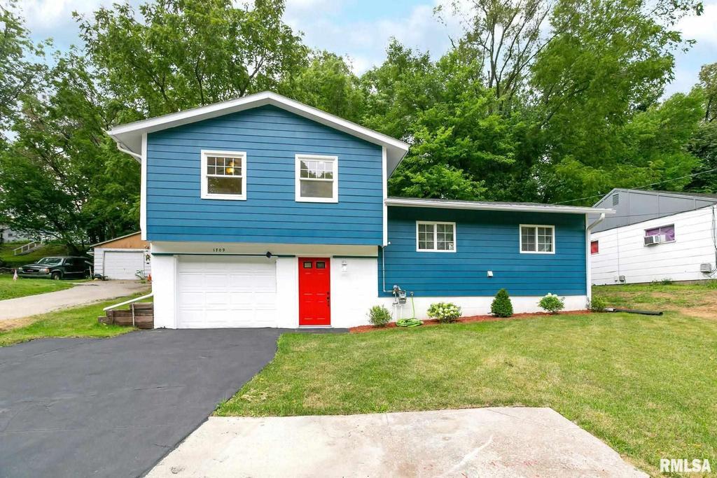 1709 Christie St, Davenport, IA 52803 House Rental in Davenport, IA