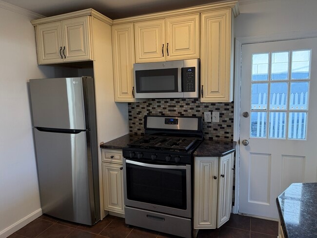 Foto del edificio - 65 Bay Ave