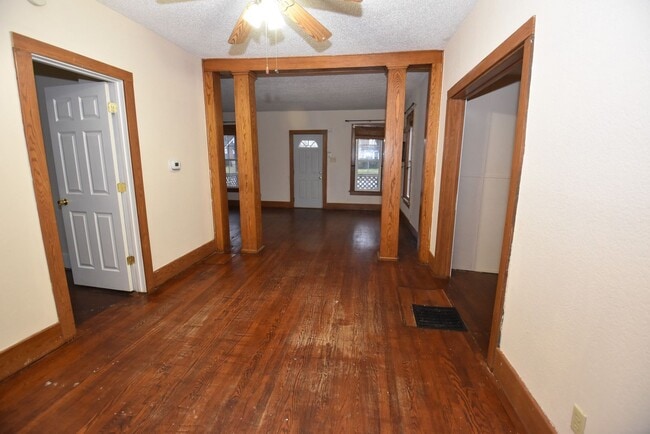 Building Photo - 1327 Corby Blvd