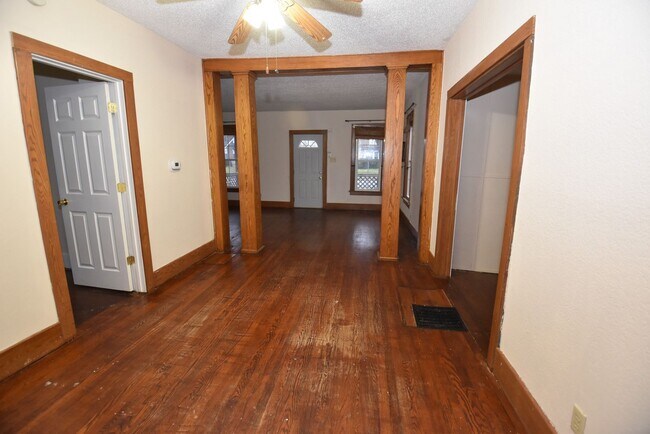 Foto del edificio - 1327 Corby Blvd