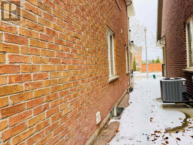 Photo du bâtiment - 67 Larson Peak Rd