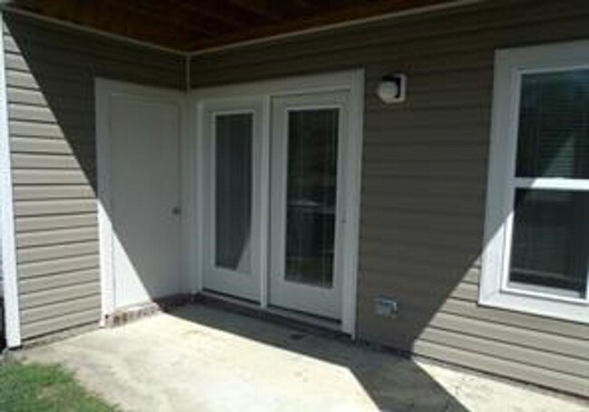 Building Photo - 661 Bartons Landing