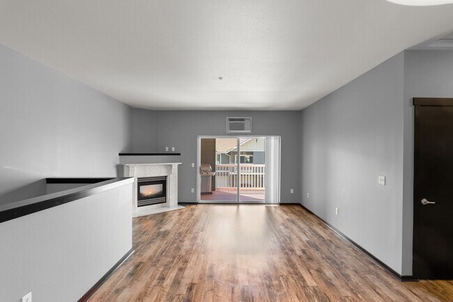 Building Photo - Charming 2-Bed Condo with Lush Views & Lux...