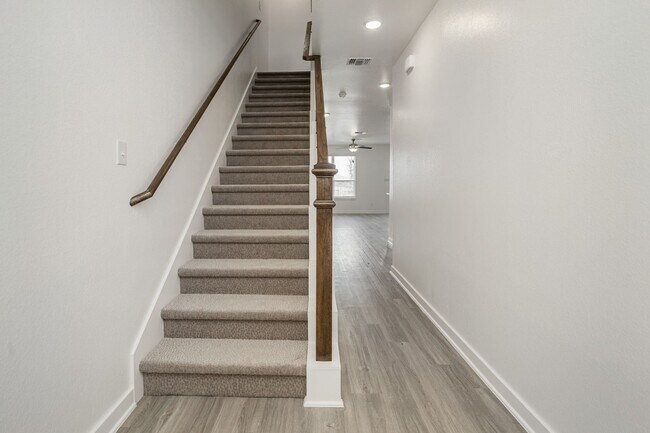 Building Photo - 8468 Adelaide Dr
