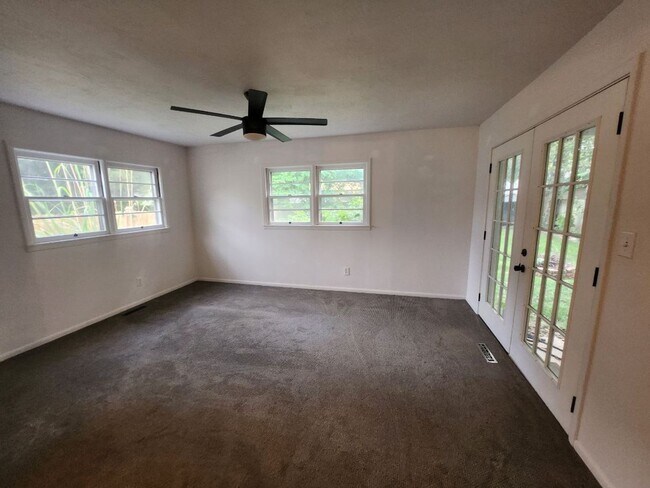 Building Photo - Modern 2 Bedroom 1 Bath house