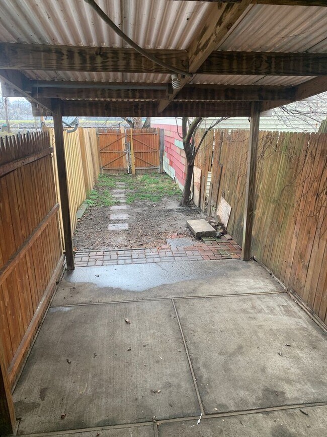 Foto del edificio - Cozy 1 Bedroom House with bonus loft, yard...