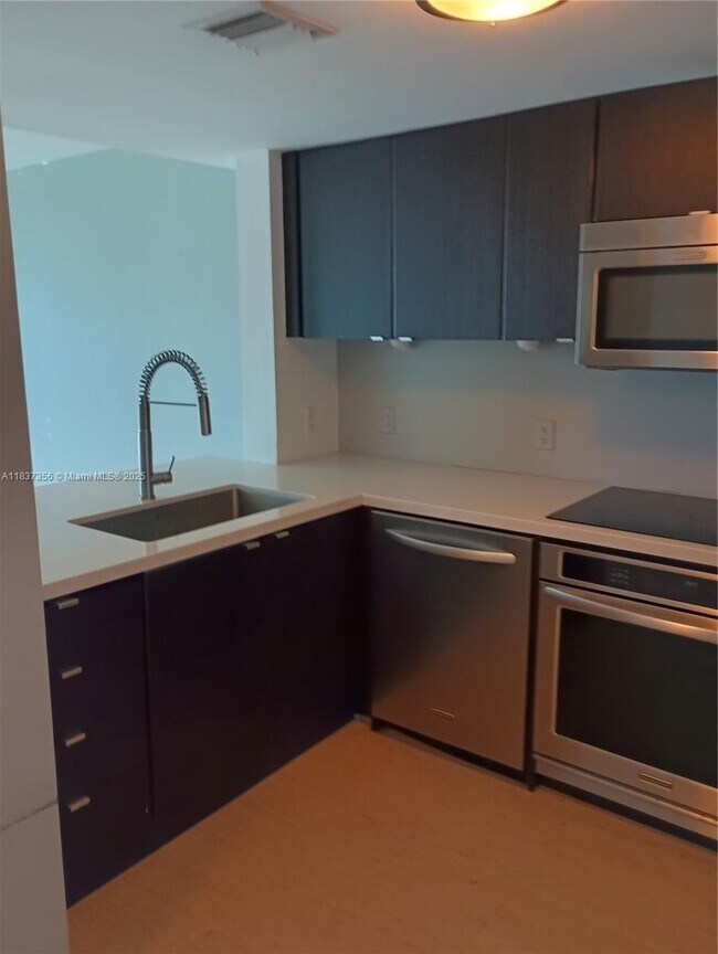 Building Photo - 2101 Brickell Ave