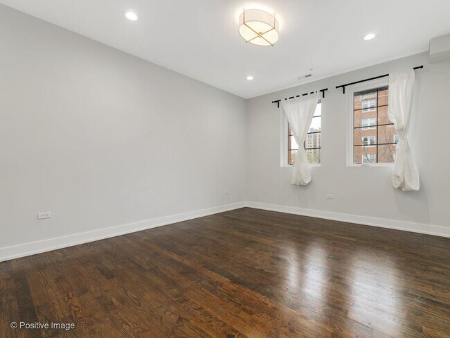 Building Photo - 1400 E Hyde Park Blvd