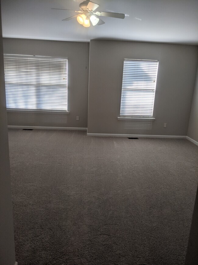 Foto del edificio - 330 Gilman Ln