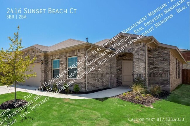Building Photo - FOR LEASE:  5 bedroom, 2 Bath in Fort Worth