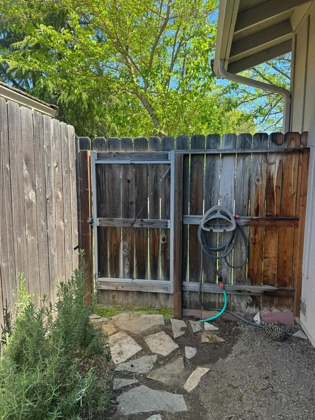 Building Photo - 300 Shafer Ln