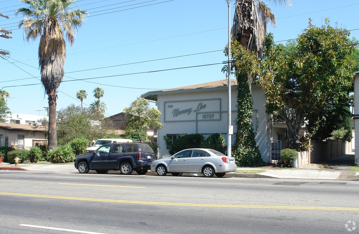 Building Photo - 12727 Vanowen St