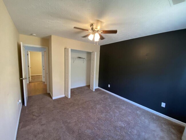 Building Photo - 120 River Run Ct.