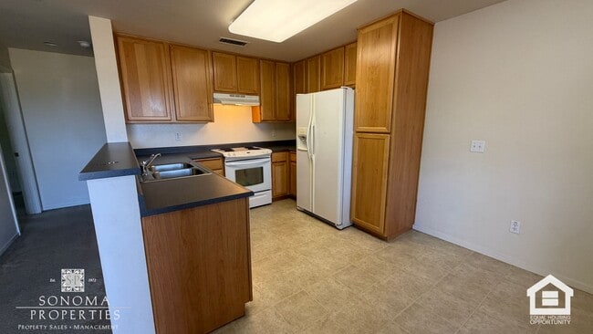 Foto del edificio - Must-See Charming Second-Level 1 Bedroom Apartment