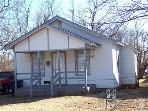 Building Photo - 1613 W Elm Ave