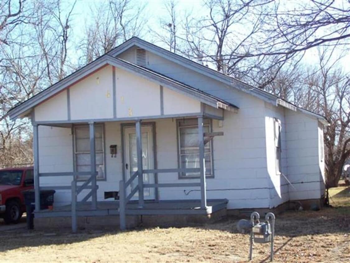 Primary Photo - 1613 W Elm Ave